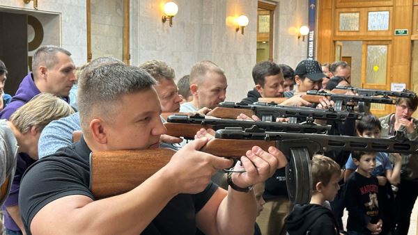 Поп-подмостки: дебют Сергея Жукова в Губернском, Розенбаум в Театре Армии