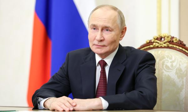 Президент России Владимир Путин обратился к гражданам с поздравлением в честь Дня отца