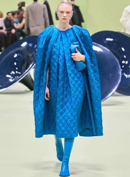 Синий-синий иней: как и с чем носить трендовый цвет осени — 4 совета стилиста