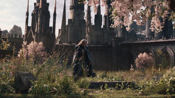 Августейшая особость: драма по Богомолову подбирается к миллиарду