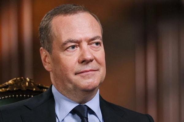 Медведев: 336 тысяч человек заключили контракты с армией России в этом году