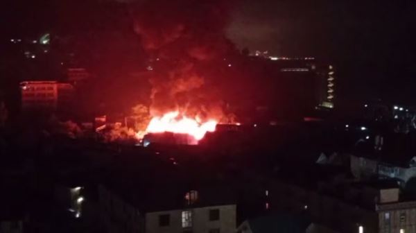 В Сочи произошло возгорание двух частных домов на площади 200 квадратных метров