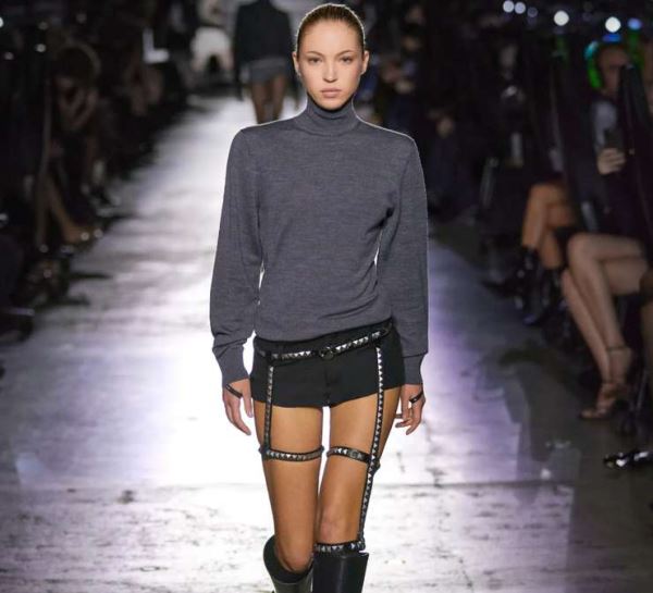 Пятьдесят оттенков серого: как выглядит самый модный свитер сезона