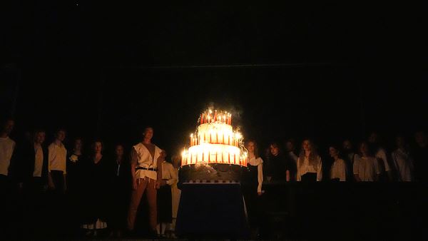 Выйти на «Задворки»: в «Ленкоме» возродили традиционные капустники Абдулова