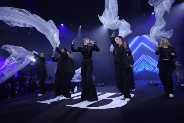 «В народе это называется «эффект Кадышевой». Возможно, я попала в эту волну», — А. Казанцева о песне «Видишь»