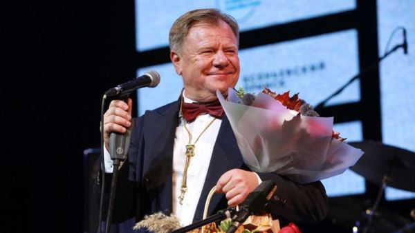 Полцарства — в передачу: «Игра престолов» в РАМТ и «Алиса в Стране Чудес»