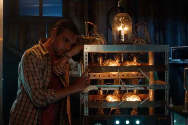 «Паромщик» как чудо: фильм объединил Кустурицу, «Любовь и голуби» и «Свадьбу в Малиновке»