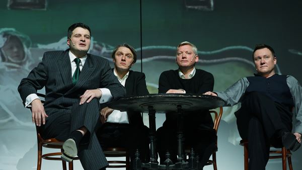 Взят с экрана: про жизнь Олега Табакова сделали спектакль в МХТ