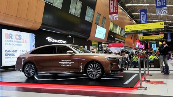 Владельцы Hongqi не могут зарегистрировать новые авто из-за спора с ГАИ по VIN-табличкам