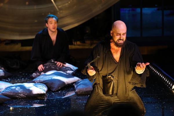 С маски спрошено: в «Геликоне» поставили оперу о губительной страсти