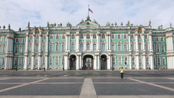 Полцарства — в передачу: «Игра престолов» в РАМТ и «Алиса в Стране Чудес»