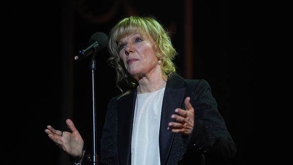 Выйти на «Задворки»: в «Ленкоме» возродили традиционные капустники Абдулова