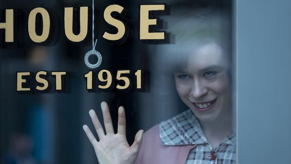 А «Оно» — есть: Билл Скарсгард снова стал клоуном Пеннивайзом