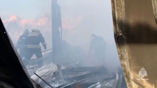 Пожар в Кагальницкой: МЧС ликвидировало возгорание в торговом здании