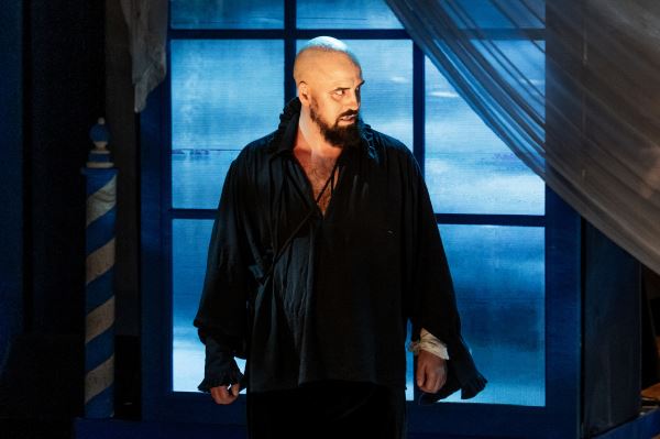 С маски спрошено: в «Геликоне» поставили оперу о губительной страсти