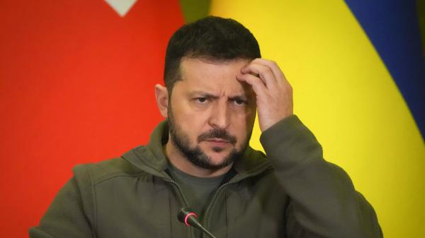 Зеленский продлил военное положение на Украине на 90 дней