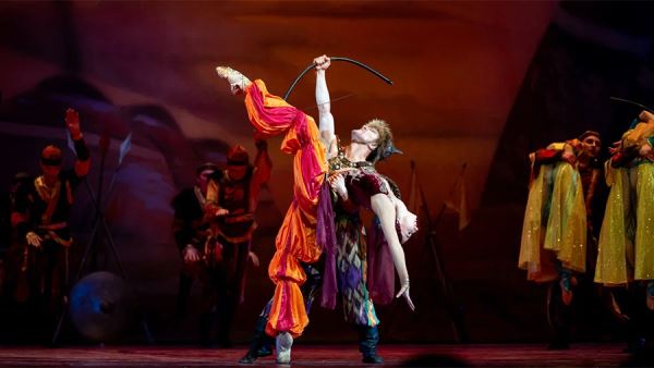 Полцарства — в передачу: «Игра престолов» в РАМТ и «Алиса в Стране Чудес»