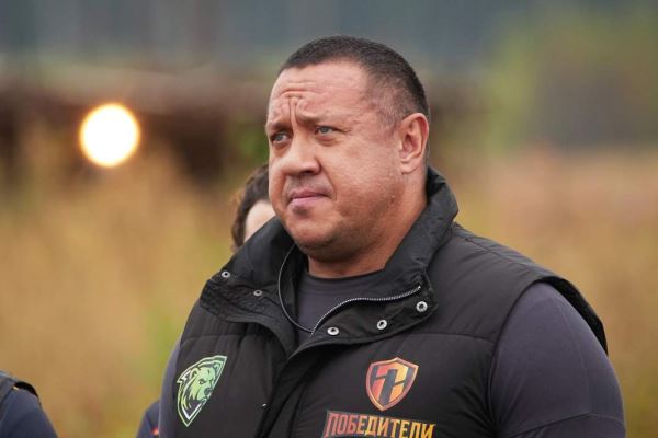 «Меня посадили в клетку и опустили в воду»