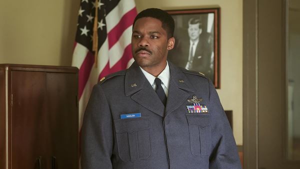 А «Оно» — есть: Билл Скарсгард снова стал клоуном Пеннивайзом