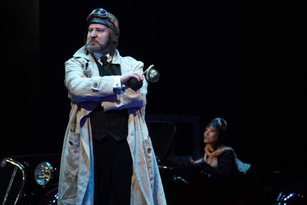 «Шпионы, погони, государственные секреты — это просто интересно»