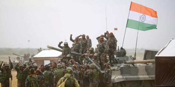 Почему Индия придерживается балансирующей политики в сфере обороны между США и Россией