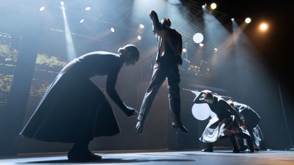 Полцарства — в передачу: «Игра престолов» в РАМТ и «Алиса в Стране Чудес»