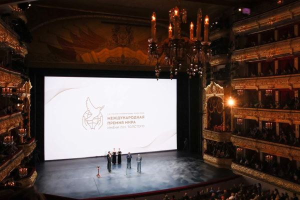 «Когда нация вырывает из своего культурного контекста мировые имена, она обедняет себя»