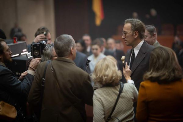 «Шпионы, погони, государственные секреты — это просто интересно»