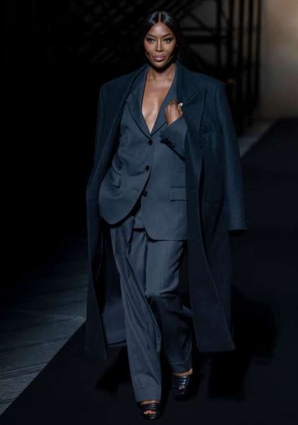 Синий-синий иней: как и с чем носить трендовый цвет осени — 4 совета стилиста