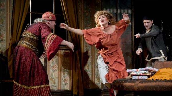 Полцарства — в передачу: «Игра престолов» в РАМТ и «Алиса в Стране Чудес»