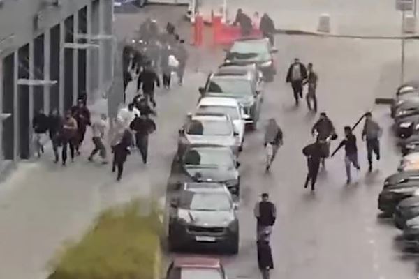 Массовая драка с палками и лопатами в ЖК «Прокшино»: задержано около 40 человек