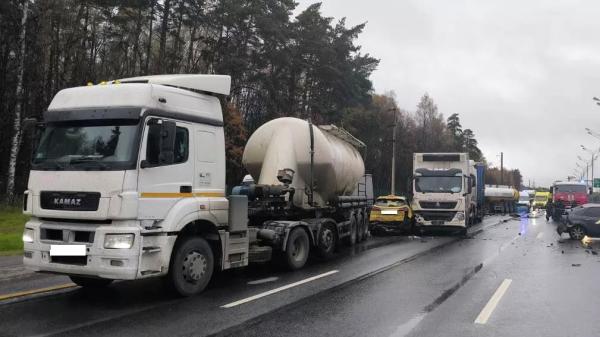 В Московской области в результате аварии погиб водитель бензовоза