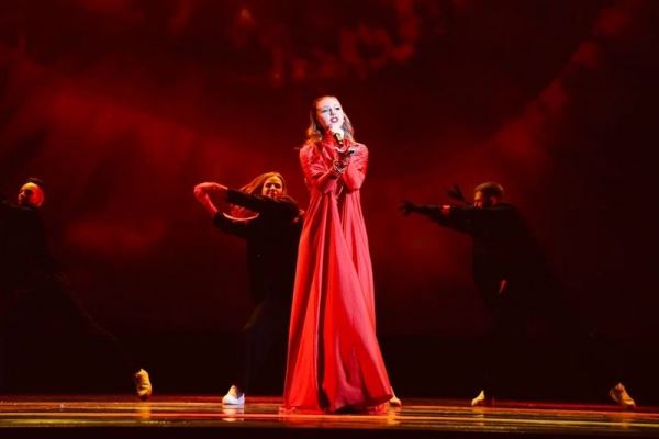 «В народе это называется «эффект Кадышевой». Возможно, я попала в эту волну», — А. Казанцева о песне «Видишь»