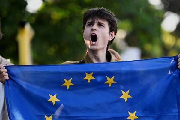 Захарова обвинила Европу в разжигании ненависти и призвала к народной дипломатии