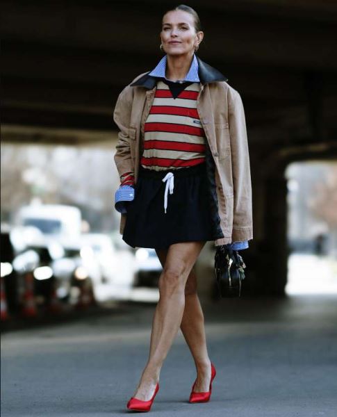 Как звезда: как стилизовать осенью поло в полоску, с чем носить