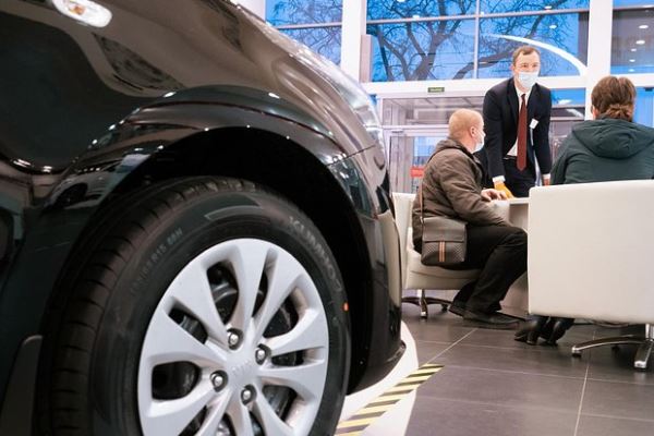 Эксперт предупредил о массовом закрытии автосалонов в России