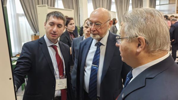 Полцарства — в передачу: «Игра престолов» в РАМТ и «Алиса в Стране Чудес»