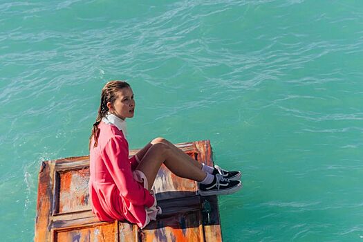 Появились яркие кадры мюзикла «Алиса в стране чудес» — выход 23 октября