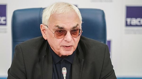 Шахназаров предложил заменить "Разговоры о важном" уроками кино