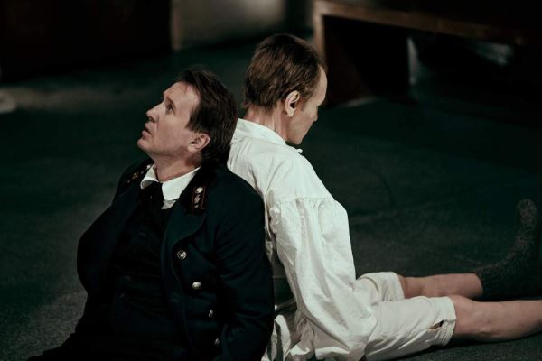 Там гроб стоит: локальные и всеобщие апокалипсисы на московских сценах