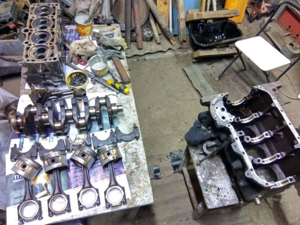 Бодяжить «по закону»: в бензин разрешили добавлять спирт и вредный монометиланилин