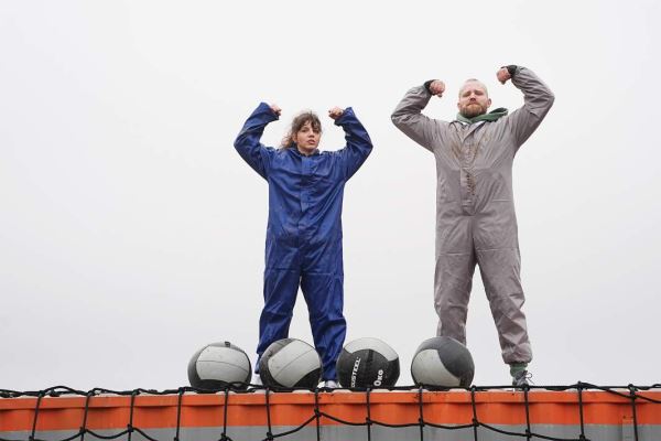 Из грязи — к связи: журналист «Известий» прошел испытания «Победителей»