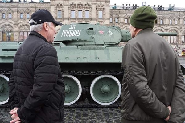 Героический МиГ: на Красной площади ожили страницы военной истории