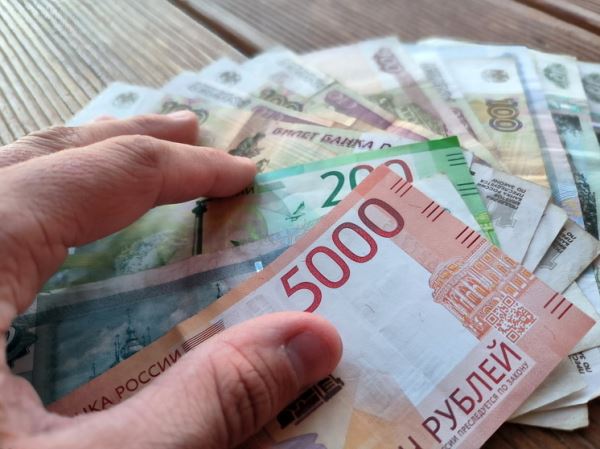 В 24 отраслях России зарплаты превысили 150 тыс. рублей — список самых высокооплачиваемых сфер