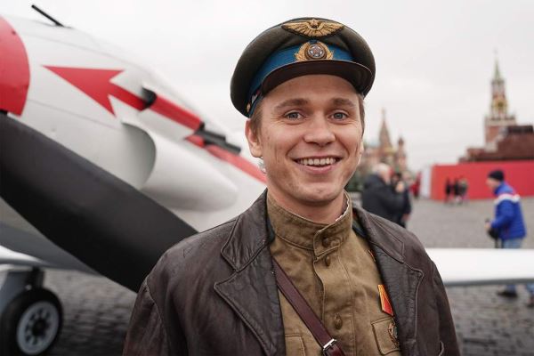 Героический МиГ: на Красной площади ожили страницы военной истории