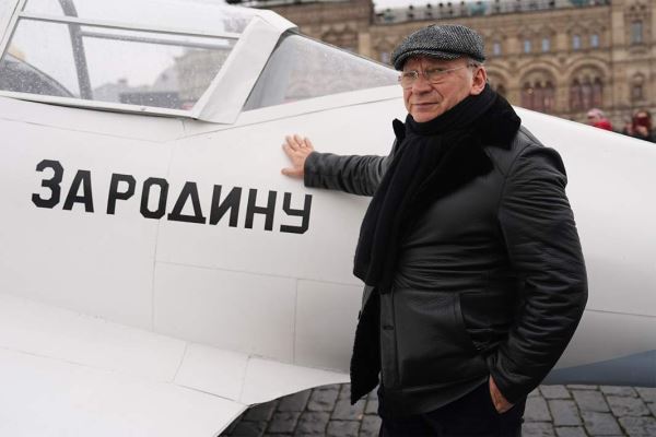 Героический МиГ: на Красной площади ожили страницы военной истории