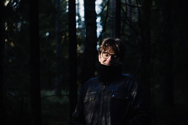 «Я — мечтатель, и это и отразилось в творчестве». Егор Ставер выпустил новый трек в рамках проекта «смог.»