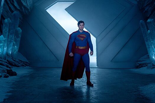 Джеймс Ганн показал фото со съёмок «Супермена» с отсылкой на картину «Крик»