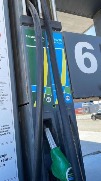 Бодяжить «по закону»: в бензин разрешили добавлять спирт и вредный монометиланилин