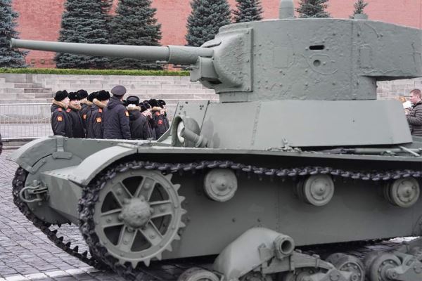 Героический МиГ: на Красной площади ожили страницы военной истории